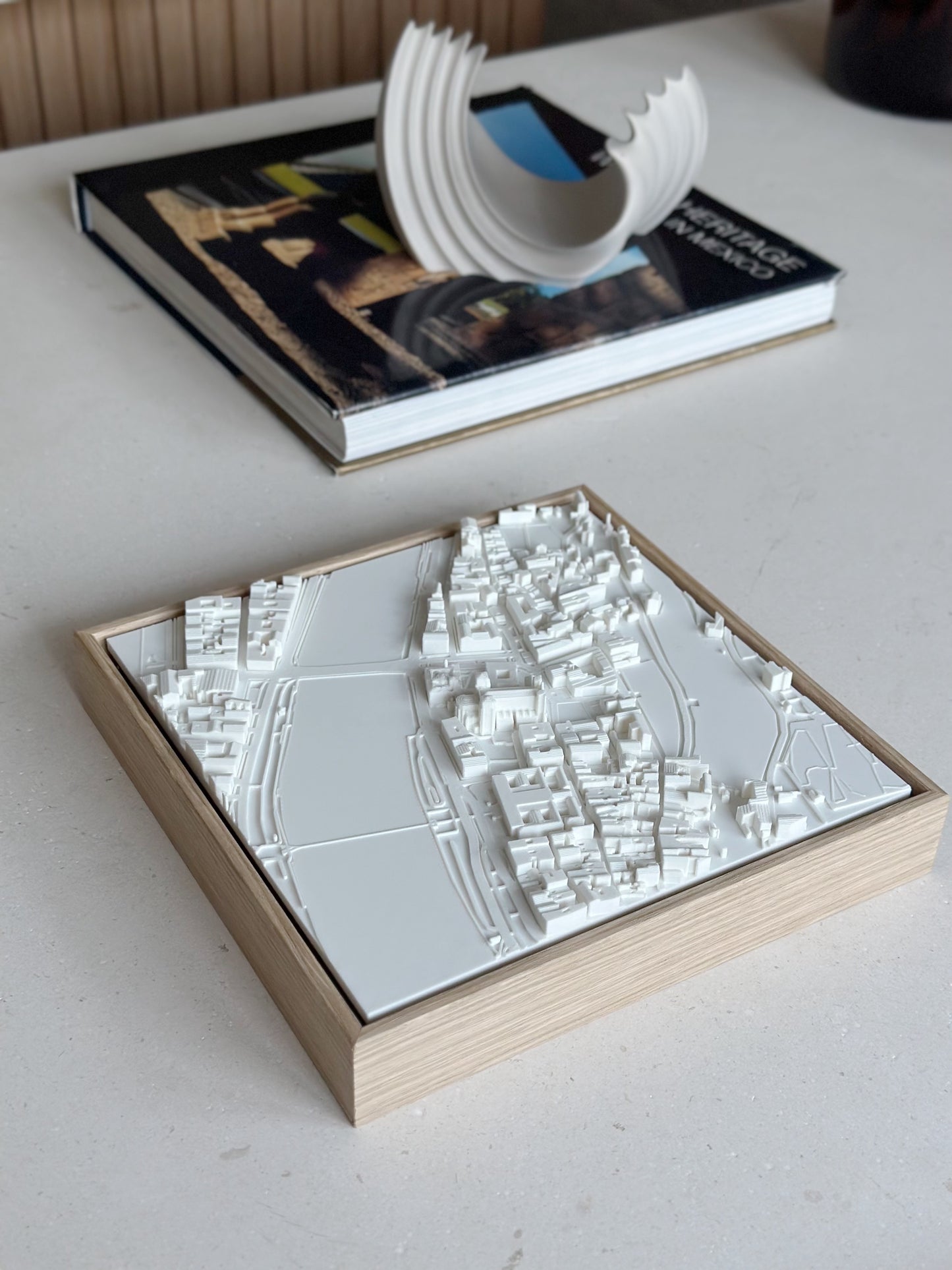 LYON compact